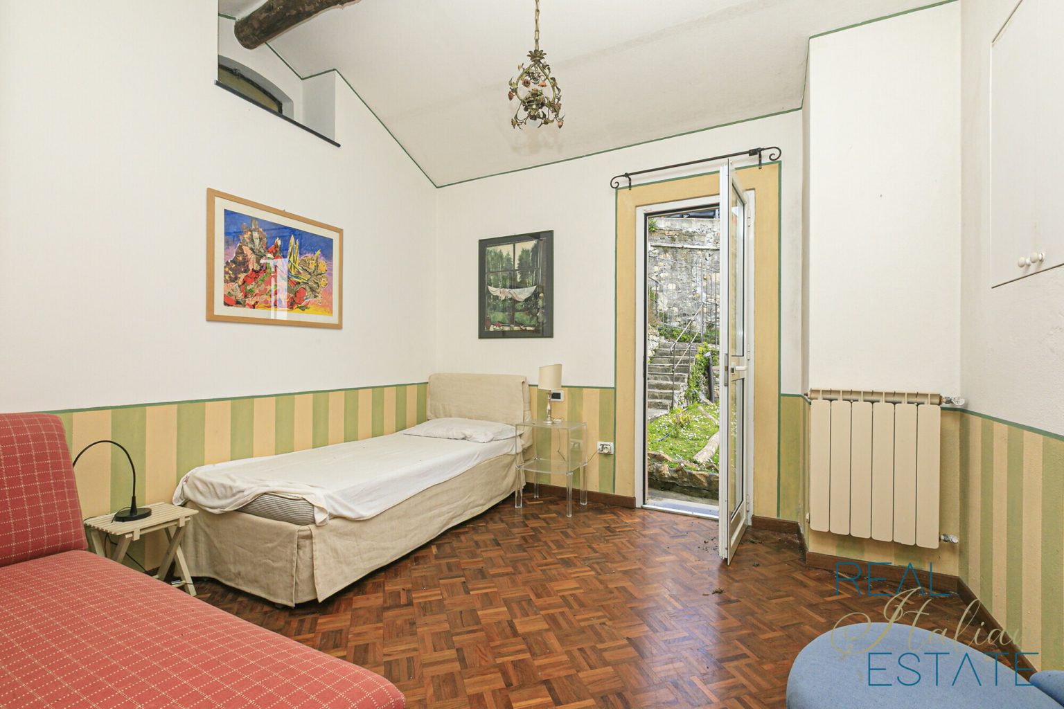 SMALL LIVING 2